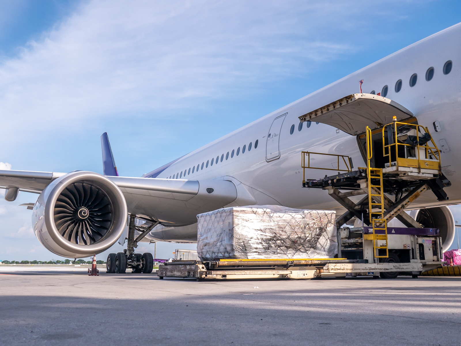 web_air-cargo-logistic-containers-loading-airplane_Credit_supakitswn_shutterstock_2377477671_2000x1500